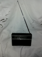 Universum ma is működő  táskarádió  C