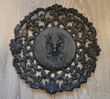 ﻿Antik áttört öntöttvas fali dísztányér, Jávorkút felirat, gímszarvas, vadász, erdész relikvia