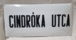 Régi nagyméretű zománcos tábla, utcatábla CINDRÓKA UTCA felirattal megkímélt állapotban 50 x 25cm.