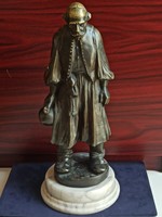 Beszédes János bronz szobor