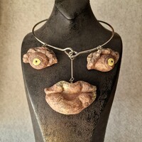 Designer's piece, very sharp and eye catching collar necklace