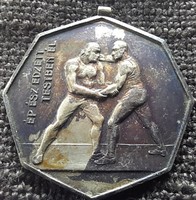 Birkózás sport érem . T.S.C. 1933 . Ép ész edzett tesben él . 38mm . Ag Bronz