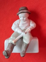 BOMBA ÁR! Zsolnay Sinkó A. szignós botfaragó fiú / legény porcelán figura