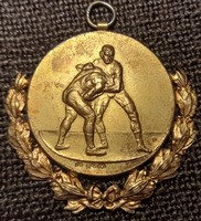 Wien 1923 . Birkózó érem 1927 , aranyozott jelzett ezüst. Nagyméretű 50mm . 21,3g .