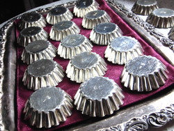 NAGY KARÁCSONYI LEÁRAZÁS !!! 20 db  kosárka sütemény, keksz forma