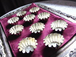 NAGY KARÁCSONYI LEÁRAZÁS !!! 10 db  kosárka sütemény forma