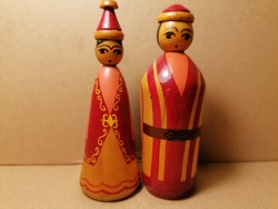 Fából készült népviseletes baba