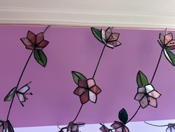 Tiffany ólomüveg virágfűzér falra