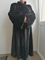 Gyönyörű hosszú fekete nercbunda