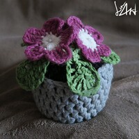 Horgolt cserepes virág