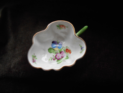 Ó Herendi, címeres alján domború díszítéssel porcelán tálka