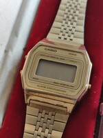 Retro állítható fémszíjas unisex arany színű ikonikus CASIO kvarcóra