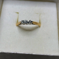 Yellow gold brilled ring