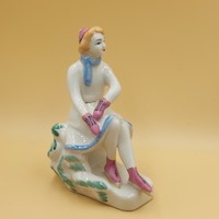 Porcelán  szovjet Polonne Korcsolyázó lány figura