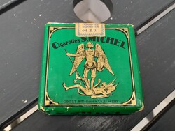 Bontatlan puha dobozos retro cigaretta