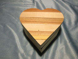 Szív alakú fa ékszer tartó dobozka