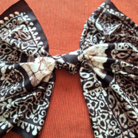 Indiai selyem kendő, kézzel szegett, tradicionális minta