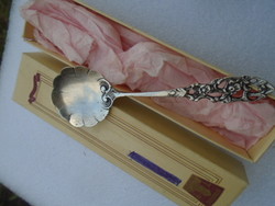 Egyedi kézel készült ezüst vagy csak ezüstözött kanál saját dobozában mesterjelzett JHL  jelzett 11c