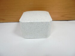 Retro műanyag ékszertartó doboz