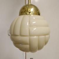 Art deco réz mennyezeti lámpa felújítva - különleges mintázatú, krémszínű gömb búra