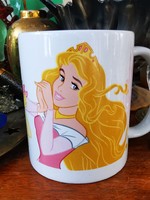 DISNEY HERCEGNŐK, MESE BÖGRE