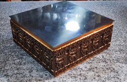 Mapsa, svájci szerkezetű zenélő, doboz (Bronz-fa). Körben szarvas mintázattal. Vintage.