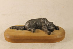Bronz kutyaszobor fatalpon 928