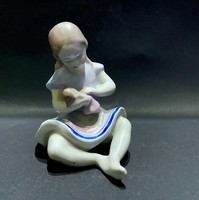 Kőbányai Babázó Kislány Porcelán Figura