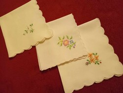 Hímzett női textil zsebkendő, 3 db