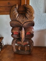 Nagyméretű, domborműves fafaragás, busó álarc jellegű falidísz
