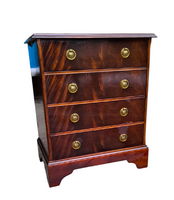 Angol stílusú 4 fiókos komód