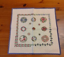 Gobelinbetétes kisterítő (360.)