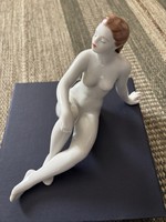 Hollóházi porcelán ülő női akt szobor (egyedi számozással, kézzel festett)  nue
