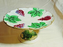 Körmöcbányai tortatartó asztalközép talpas kínáló Ø25x13cm régi majolika domborműves szőlő minta