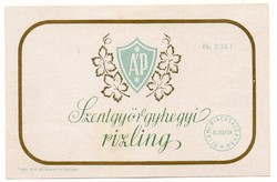 Boros címke: Szentgyörgyhegyi rizling.