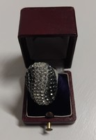 SZÉP ÁLLAPOTÚ EZÜSTÖZÖTT GYŰRŰ SOK APRÓ KÖVEKKEL ÉKÍTVE