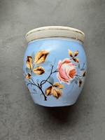 Régi porcelán égszínkék alapon rózsás csupor, bieder tejfölös bögre