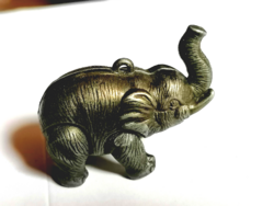 Retró, ezüstszínű fém szerencsehozó felálló ormányos elefánt kabala  707.