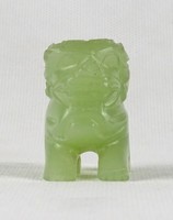 1U009 Vintage Carved Jade Dog Figurine