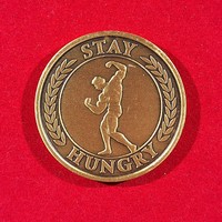 Arnold Schwarzenegger, Arnold's Pump Club hivatalos gyűjtői érme, Stay Hungry, 2023, Made in USA
