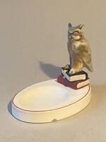 BÖLCS BAGOLY A KÖNYVEKEN, ANTIK GRÁNIT PORCELÁN ASZTALDÍSZ