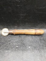 Derelye vágó a XX. század elejéről, 17 cm-es nagyságú. 3171b