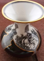 Hollóházi Jurcsák László tervezte porcelán váza