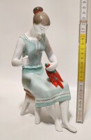 Hollóházi paprikát fűző lány porcelán figura (3330)