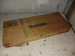 Régi fa gombos doboz varrótű doboz