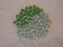 Üveggolyó zöld-fehér ( 60 db. )