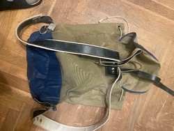 Zöld hátizsák nem tudom mikori ndk lenygel csehszlovák talán katonai retro szocreál szuvenír