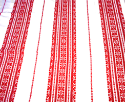 Szőttes terítő 118 cm X 110 cm+ rojt-szép használatlan állapot