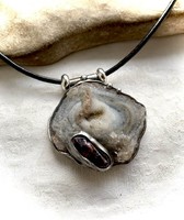Druzy achát geoda   + tenyésztett biwa medál egyedi kézműves  darab