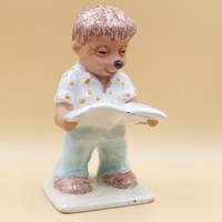 Iparművészeti kerámia Újságot olvasó sün figura
